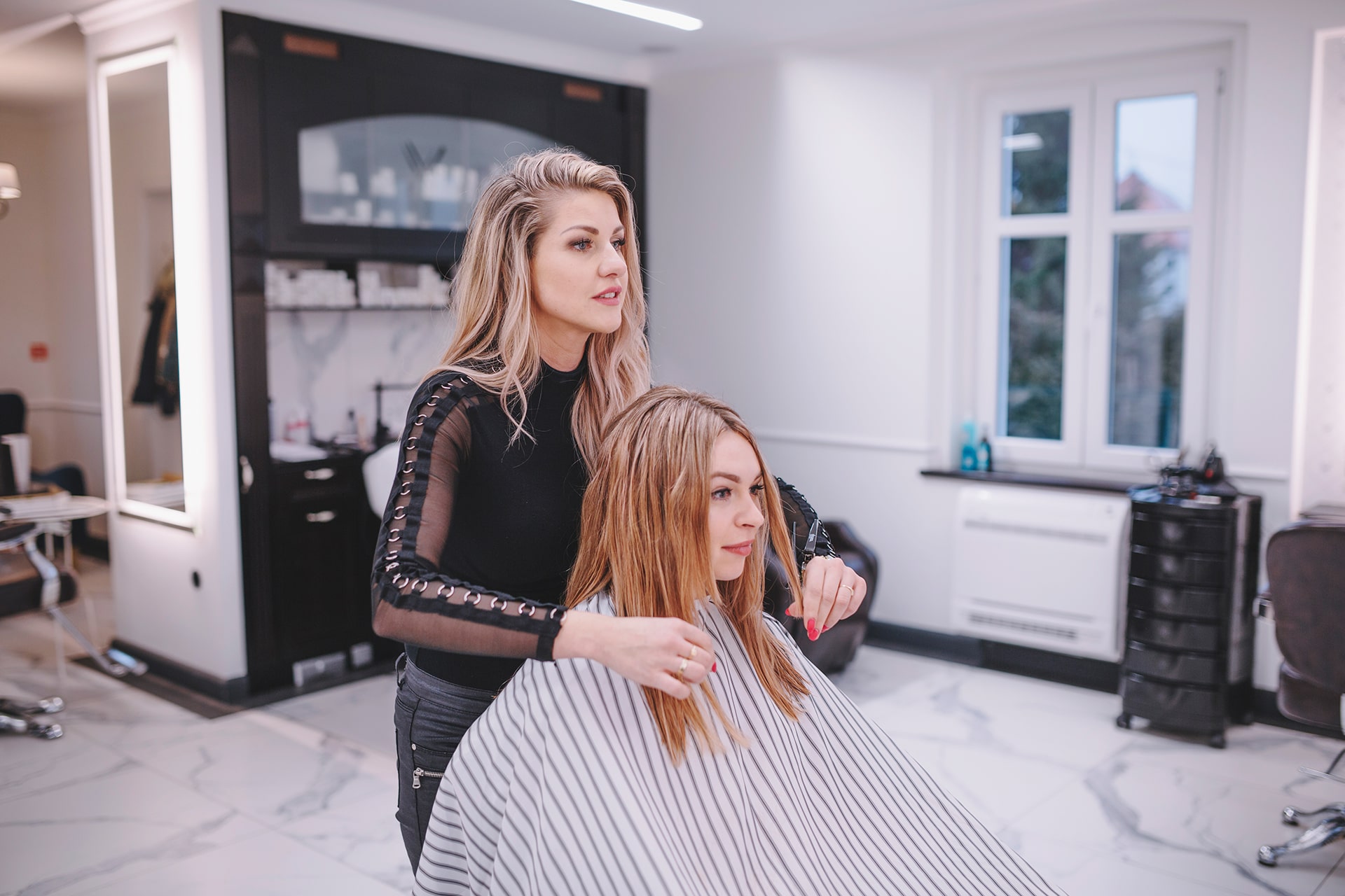 hairstylist-client-taking-salon hairstylist-client-taking-salon